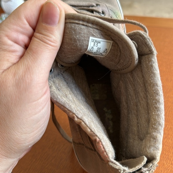 Tan Floral Vans High-Tops 8.5 - Picture 6 of 6